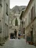 Baux-de-Provence - Vicolo Paved