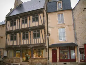 Bayeux - Encaje Conservatorio de Bayeux, de estructura de madera casa y las casas de la Edad Media