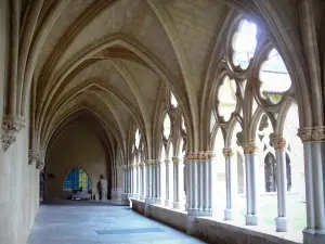 Bayonne - Galleria del chiostro della Cattedrale di S. Maria