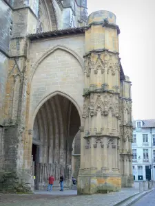 Bayonne - Portico della Cattedrale di St Mary