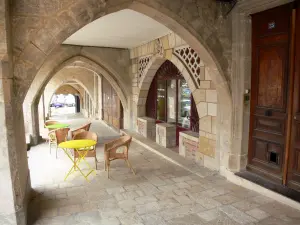 Bazas - Tea room under the arches 