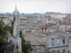 Beaucaire - Schlosstürmchen mit Blick auf die Häuser und die Gebäude (Altstadtgebäude) der Altstadt