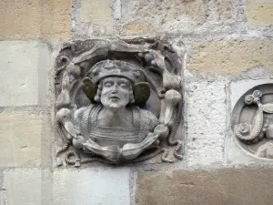 Beaulieu-sur-Dordogne - Medaglione rinascimentale facciata della casa