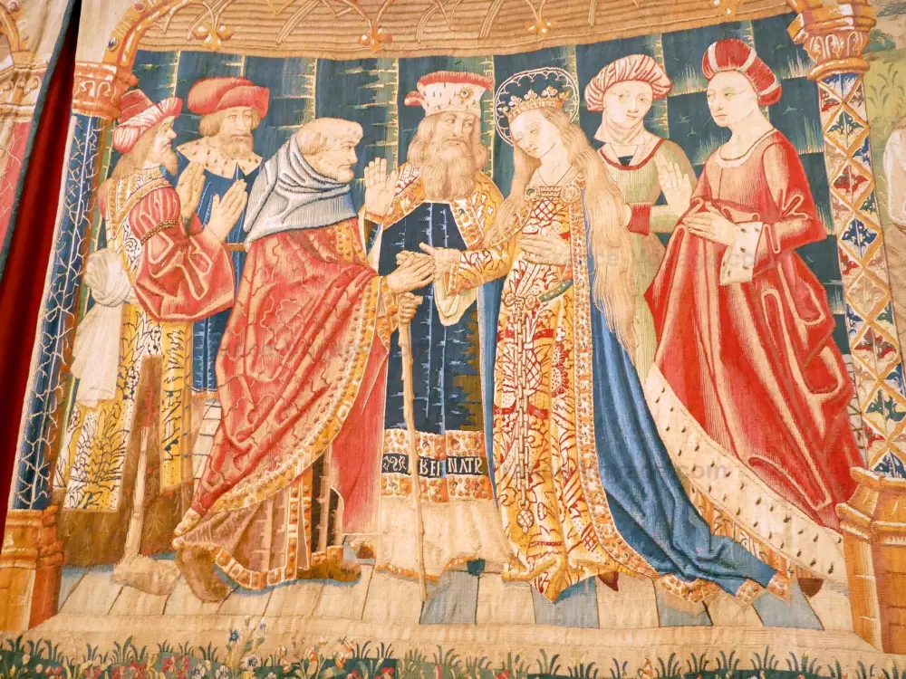 Beaune - Intérieur de la basilique collégiale Notre-Dame : tapisserie de la Vierge