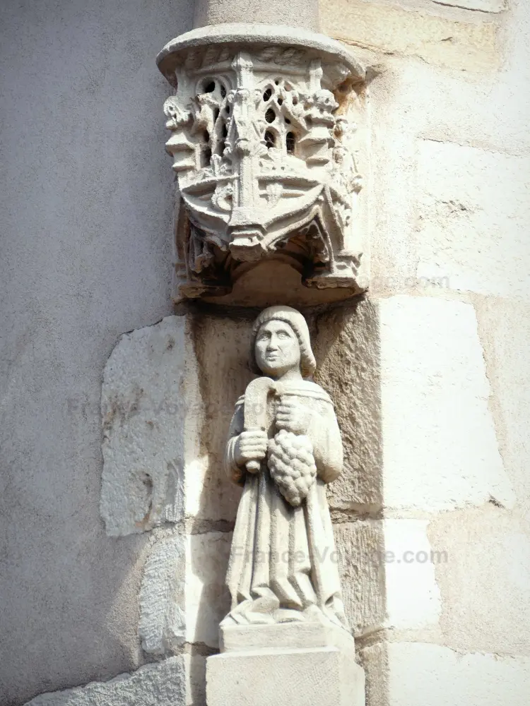 Beaune - Statuette de saint Vincent