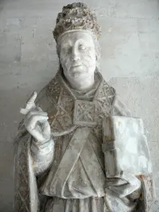 Le Bec-Hellouin - Bec-Hellouin abbey: statue of Saint Gregory