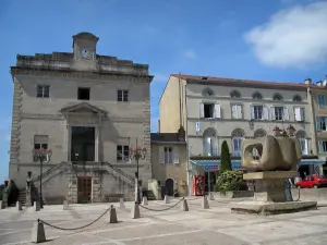 Bellac - Justizpalast und Häuser der Stadt