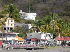 Bellefontaine - Houseboat Torgiléo overlooking the waterfront of the village