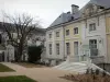 Belley - Bischöflicher Palast bergend die Stadtbücherei, Park und Kathedrale Saint-Jean-Baptiste