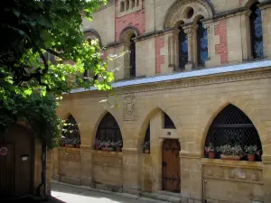 Belvès - Residence of the medieval town, in Black Périgord