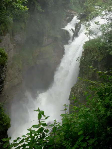 Bergengte van de Langouette - Cascade (waterval) River (de Sont)