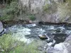 Bergengte van Pierre-Lys - Bomen omzoomde rivier de Aude