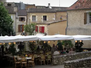 Bergerac - Restaurant en terras huizen op het plein Pelissière, in de Dordogne vallei