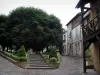 Bergerac - Platz Myrpe mit seinen Bäumen und seinen Häusern, im Tal der Dordogne