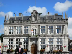 Bergues - Facade of the town hall