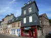 Bernay - Gevels van huizen en winkels van de Place Sainte-Croix