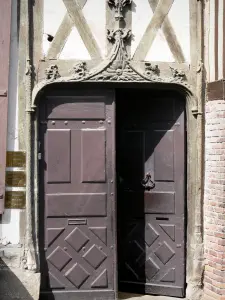 Bernay - Haustür eines Hauses in der Altstadt