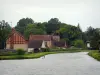 Berry canal - Houses and trees on the edge of the canal