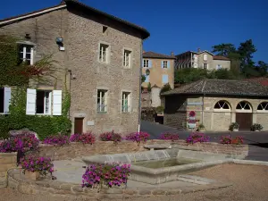 Berzé-la-Ville - Case del villaggio