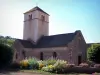 Berzé-la-Ville - Église romane Notre-Dame de la Purification et fleurs