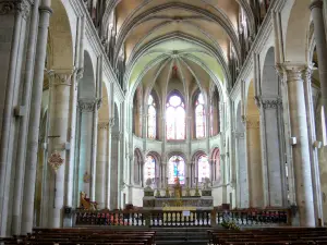 Besançon - Inside of the Saint-Jean cathedral: chancel