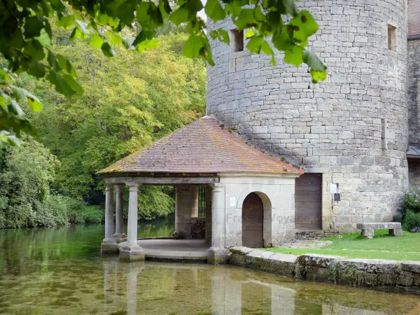 Bèze - Nuns washhouse and Oysel tower, remnant of the fortifications of the former abbey, on the banks of the Bèze river, in a green setting