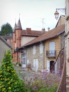 Bèze - View of the house at Les Tourelles