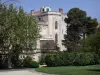 Béziers - Plateau des Poètes (Garten): Gebäude, Bäume, Sträucher, Rasen und Allee