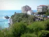 Biarritz - Façades de Biarritz avec vue sur l'océan
