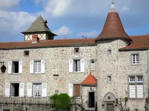 Blesle - Facade of the house of the Ladies of Chassan de Ponsonnailles