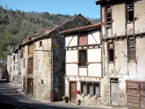 Blesle - Facades of houses in the village