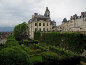 Blois - Ehemaliges Bistum (bischöflicher Palast) der das Rathaus birgt, Gärten des Bistumes und Häuser der Stadt