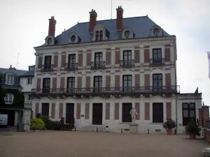 Blois - Robert-Houdin house and the Château square