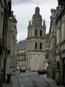 Blois - Street lined with houses leading to the Saint-Louis cathedral