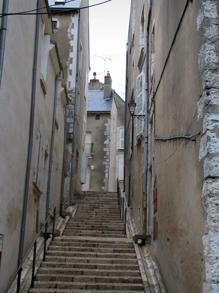 Blois - Ruelle en escalier bordée de maisons
