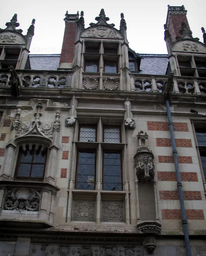 Blois - Façade de l'hôtel d'Alluye