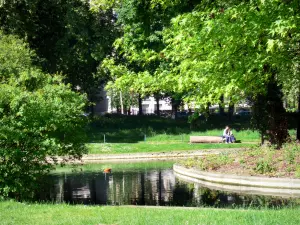 Bois de Boulogne - Halte romantique au bord de l'eau, dans un cadre verdoyant