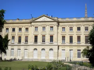 Bordeaux - Palast Rohan bergend das Rathaus von Bordeau und Garten des Rathauses