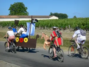 Bordeaux vineyards - La Médocaine, oenological tour with dressed bikers along the roads of the Médoc 