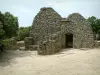 Les Bories - Costruzione (capanna), alberi e pietre a secco