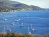 Bouillante - Vedute della costa di Bouillante e barche galleggianti sul mare