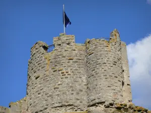 Bourbon-l'Archambault - Detalle de la fortaleza medieval de los duques de Borbón (Castillo Bourbon-l'Archambault)