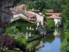 Bourdeilles - Maisons du village au bord de la rivière (la Dronne)