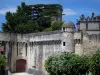 Bourdeilles - Enceinte et donjon médiéval du château