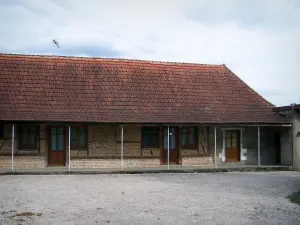 Bourgondische Bresse - Bresse boerderij baksteen en vakwerk