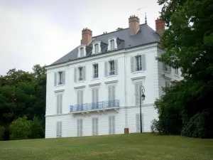 Boussy-Saint-Antoine - Town Hall (Ayuntamiento), lugar de nacimiento de André Dunoyer de Segonzac