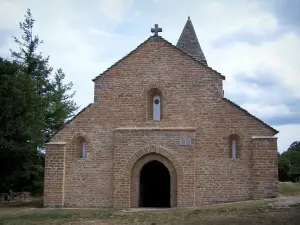 Brancion - Fassade der romanischen Kirche Saint-Pierre
