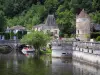 Brantôme - Fluss (die Dronne), Brücke Coudé im Hintergrund, Pavillon Renaissance, Turm Saint-Roch, Häuser und Bäume, im Périgord Vert