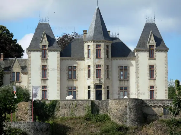 Bressuire Castle - Tourism, holidays & weekends guide in the Deux-Sèvres
