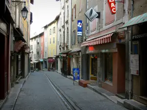 Briançon - Oberstadt (Zitadelle Vauban, Stätte Vauban): Strasse Grande Rue (Grande Gargouille) mit ihrer Rinne in der Mitte, ihre Häuser und ihre Geschäfte